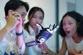 手袋にモーションキャプチャ