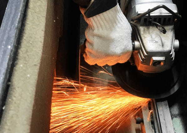 サンディングディスク研磨中